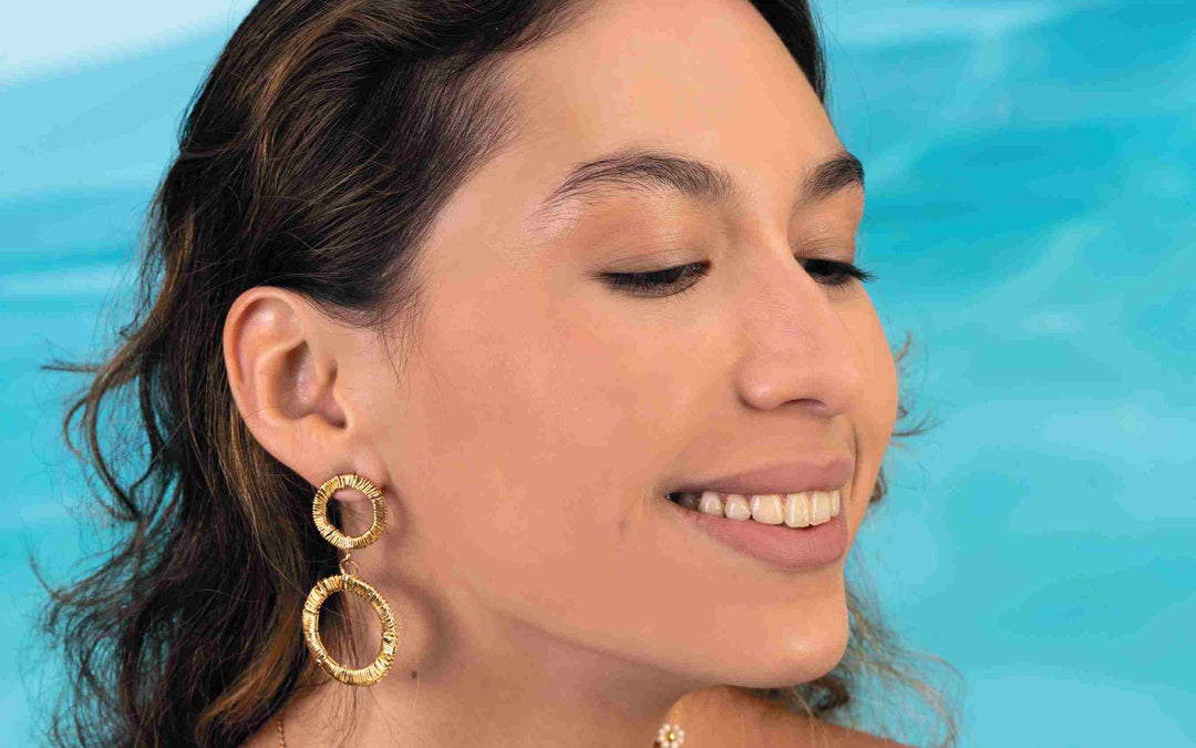 Consejos útiles para elegir aretes para un rostro redondo