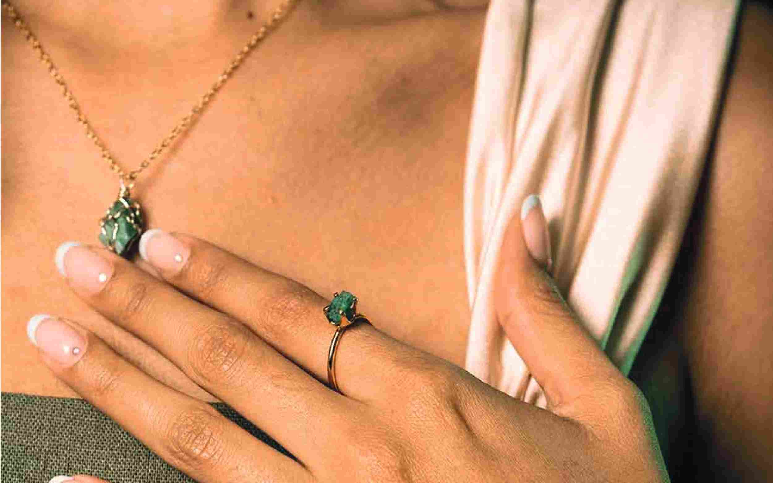 ¡Rebaja irresistible! Vestido camisero navy de lino de Springfield por solo 25 euros 16 Moncloa Joyería minimalista para elegancia sutil