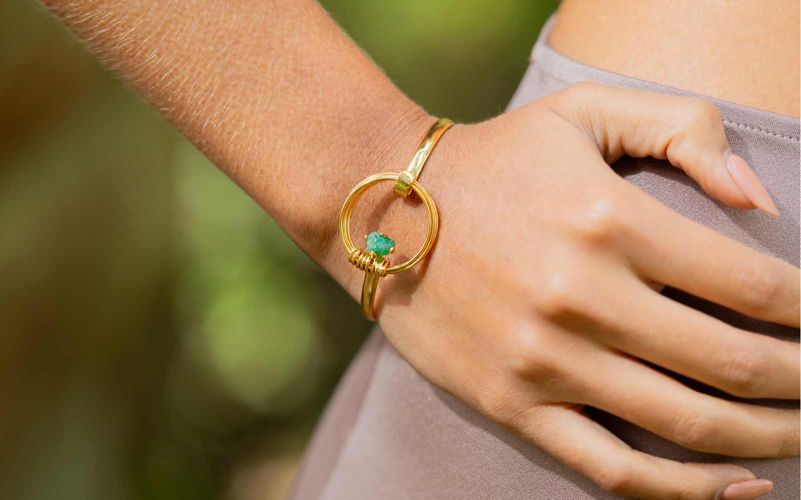 Pulseras con Esmeraldas: La Combinación Perfecta de Elegancia y Estilo