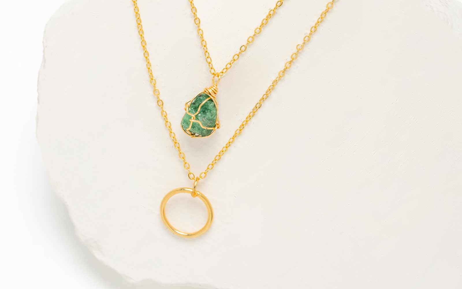 Tendencias en Joyería para las Fiestas de Fin de Año: Brilla con Estilo