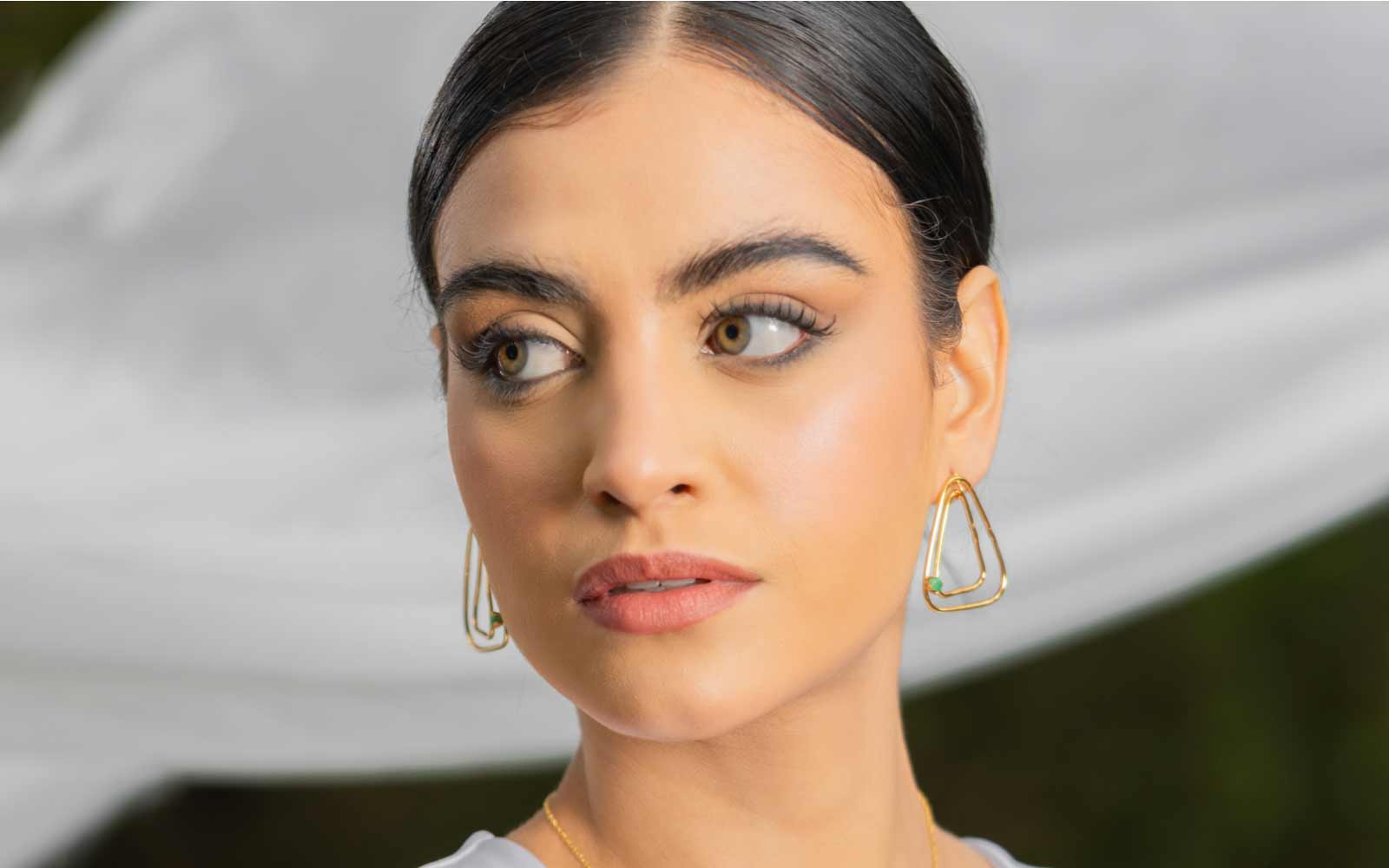 Aretes con Esmeraldas: El Toque Final para Completar Tus Looks