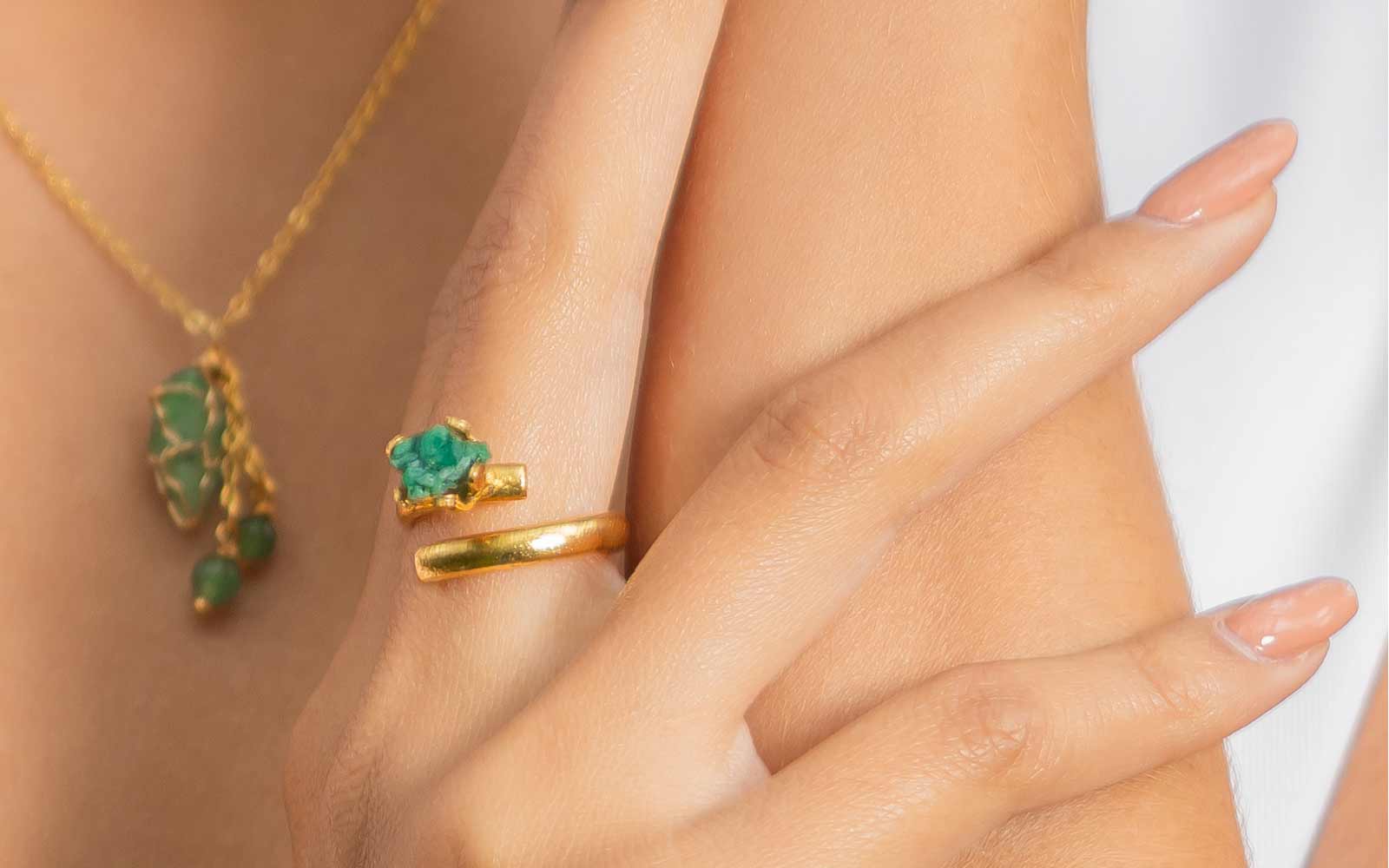 Cómo cuidar y limpiar tus joyas con esmeraldas