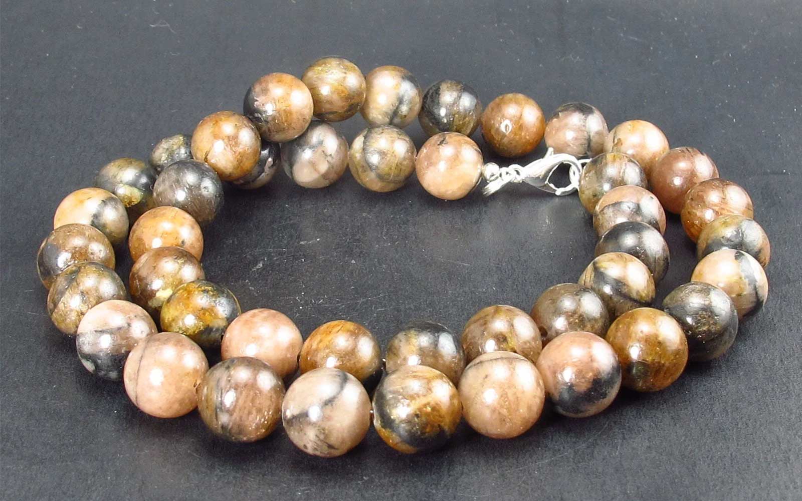 Piedra andalucita - ENIGMA Joyería
