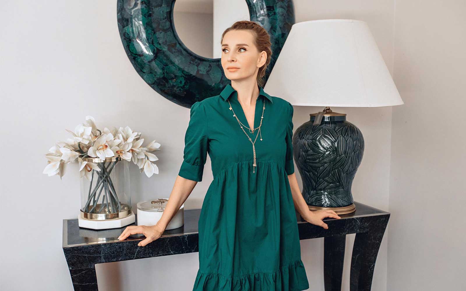 ¿Qué accesorios usar con un vestido verde esmeralda? - ENIGMA