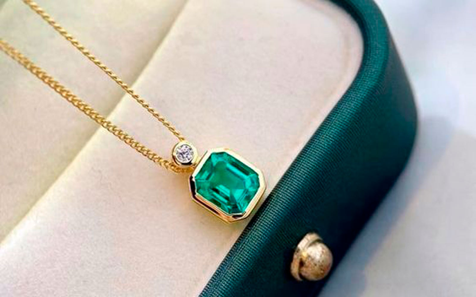 Significado de regalar una esmeralda - ENIGMA Joyería