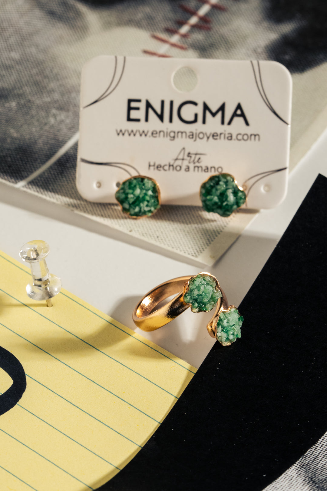 Aretes Topo pulso de esmeralda