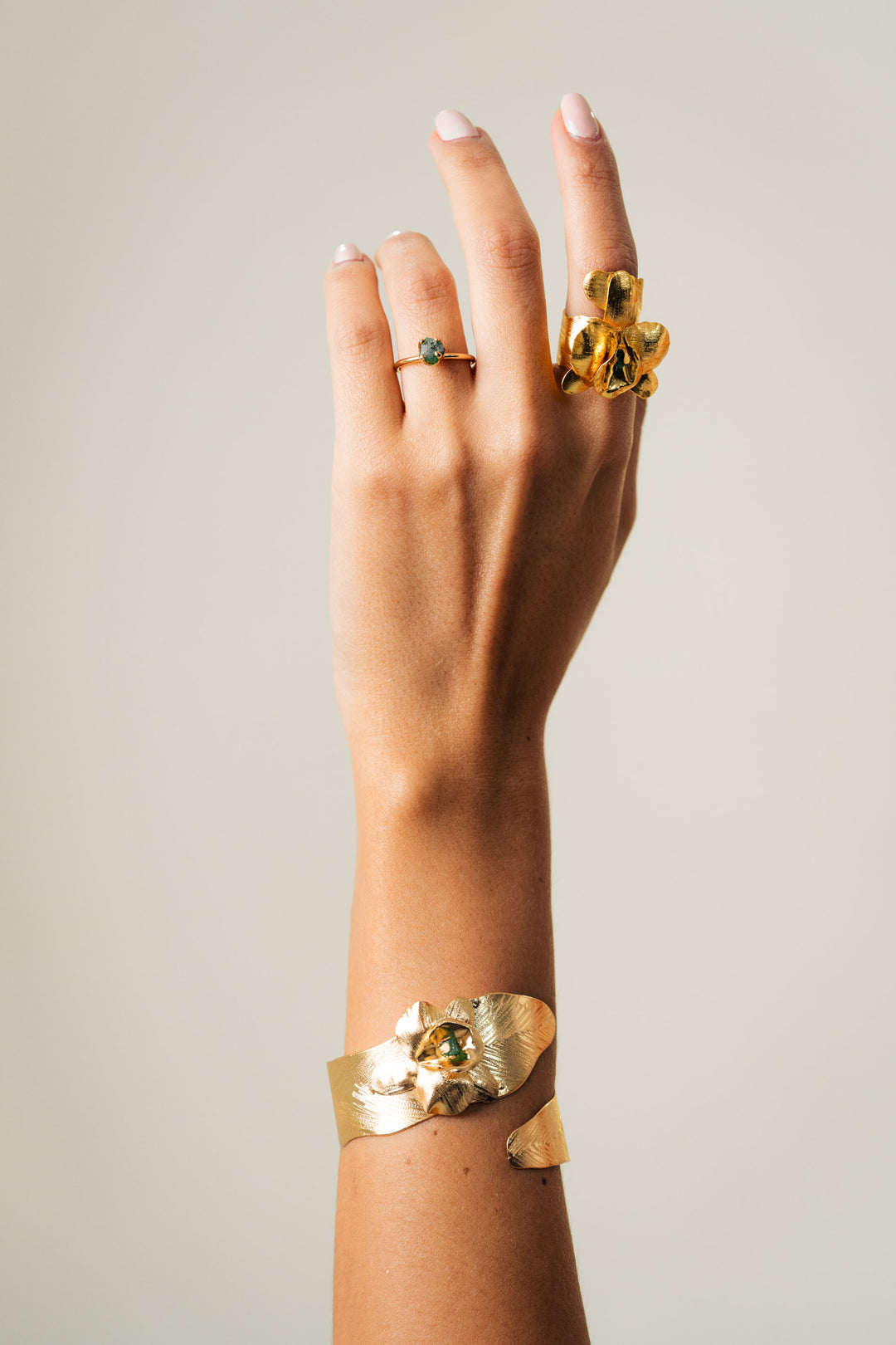 Brazalete Almaia Dorado Para Mujer