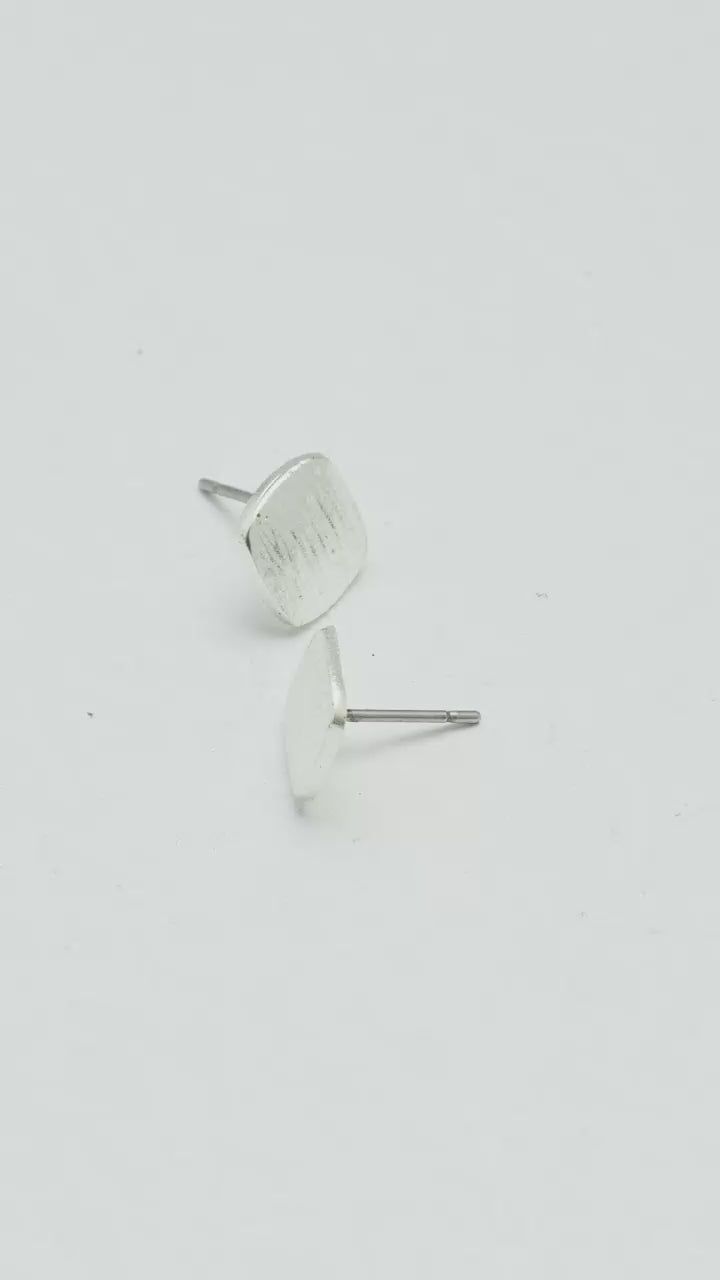 Aretes Pulso Plateado